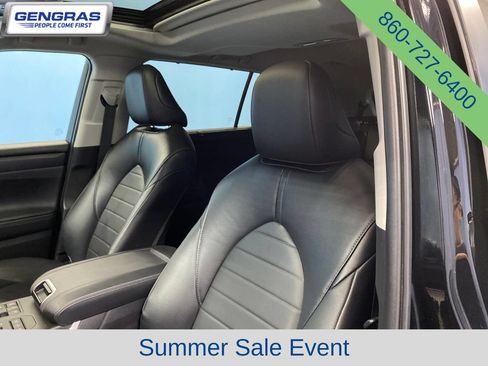 Used 2023 Toyota Highlander XLE AWD/4WD image 10