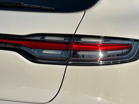 Used 2025 Porsche Macan image 28