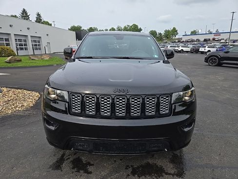 Used 2019 Jeep Grand Cherokee Altitude AWD/4WD image 10
