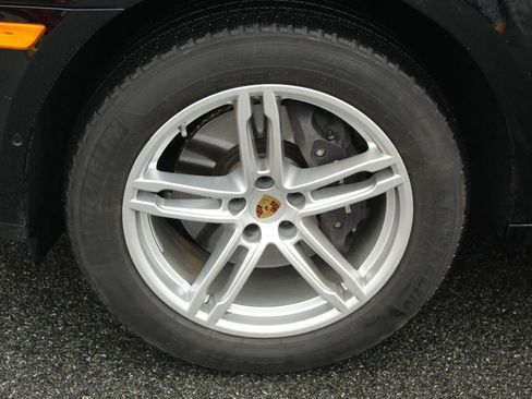 Certified 2025 Porsche Macan image 15