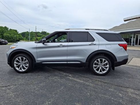 Used 2023 Ford Explorer Platinum w/ Technology Package AWD/4WD image 4