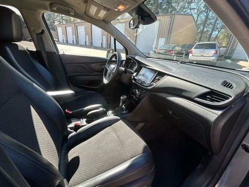 Used 2020 Buick Encore Preferred image 9