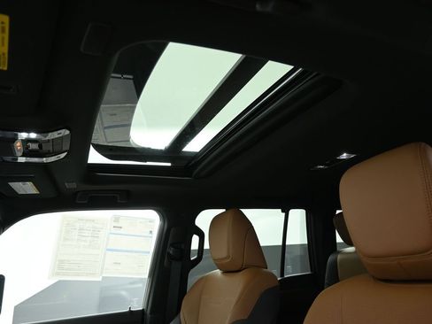 Used 2025 Lexus GX 550 w/ Accessory Package (2T) image 18