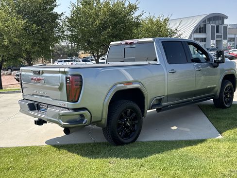 Used 2024 GMC Sierra 2500 AT4 w/ AT4 Premium Plus Package AWD/4WD image 6