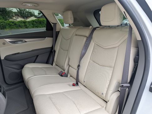 Used 2017 Cadillac XT5 Premium Luxury w/ Driver Assist Package AWD/4WD image 18