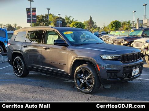 Used 2023 Jeep Grand Cherokee L Laredo image 1