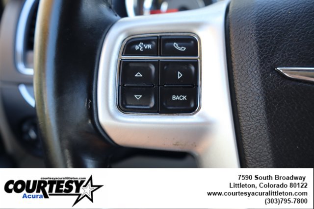 Used 2015 Chrysler Town & Country Touring FWD image 11