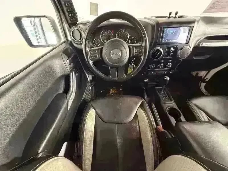 Used 2018 Jeep Wrangler Unlimited Rubicon w/ Connectivity Group AWD/4WD image 12