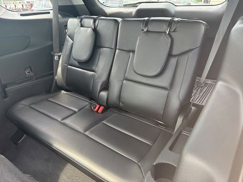 Used 2022 Ford Explorer Limited w/ Limited Technology Package image 13