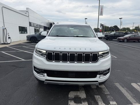 Used 2022 Jeep Wagoneer Series II AWD/4WD image 6