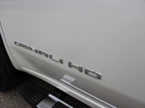 Used 2022 GMC Sierra 3500 Denali image 3