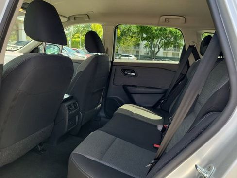 Used 2023 Nissan Rogue SV image 8