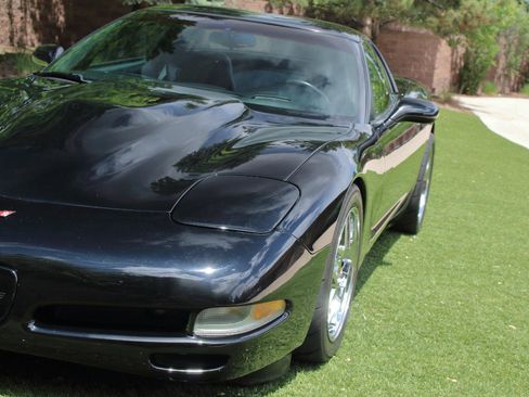 Used 1999 Chevrolet Corvette Coupe w/ Roof Pkg RWD image 12