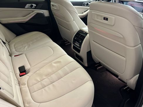 Used 2019 BMW X5 xDrive40i w/ M Sport Package AWD/4WD image 36