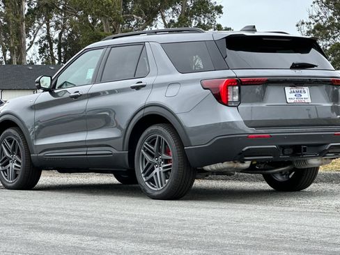 New 2026 Ford Explorer ST-Line w/ ST-Line Street Pack AWD/4WD image 3