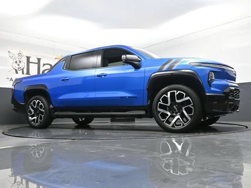 Used 2025 Chevrolet Silverado EV RST w/ LPO, Dark Package RST AWD/4WD image 2