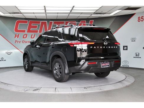 New 2025 Nissan Pathfinder SV image 4