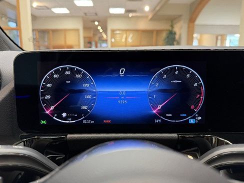 Used 2025 Mercedes-Benz GLA 250 image 9