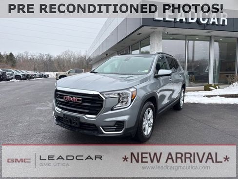 Used 2024 GMC Terrain SLE w/ Driver Convenience Package image 1