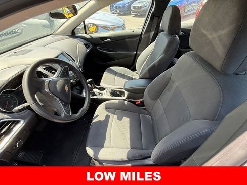 Used 2018 Chevrolet Cruze LT w/ Convenience Package FWD image 5