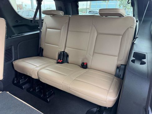 Used 2024 Chevrolet Suburban Premier image 4