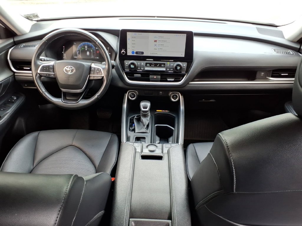Used 2024 Toyota Grand Highlander AWD image 17