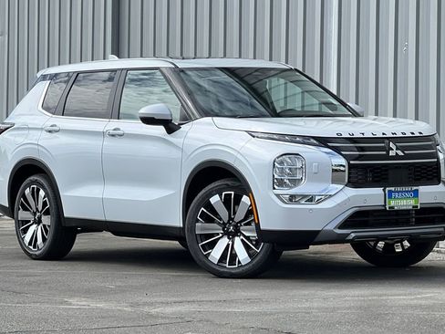 New 2026 Mitsubishi Outlander SE image 3