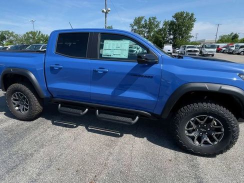 Used 2025 Chevrolet Colorado ZR2 w/ Technology Package image 3