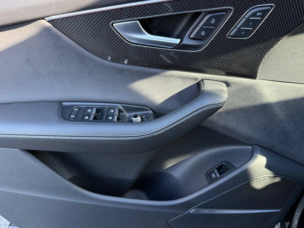 Used 2023 Audi SQ7 Prestige AWD/4WD image 26