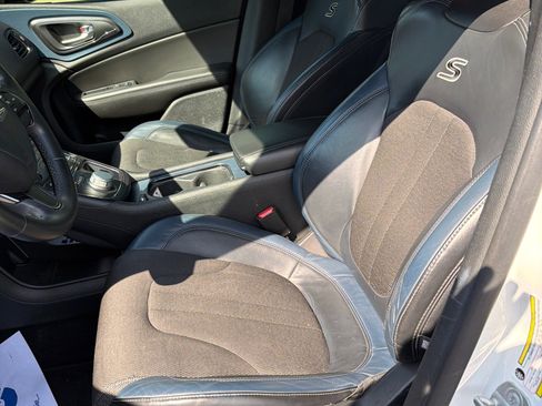 Used 2015 Chrysler 200 S FWD image 11