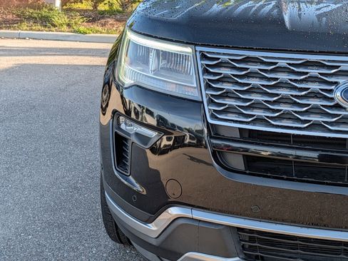 Certified 2018 Ford Explorer Platinum AWD/4WD image 9