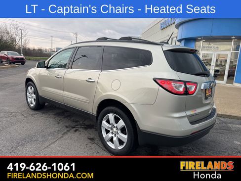 Used 2017 Chevrolet Traverse LT w/ Style and Technology Package FWD image 3