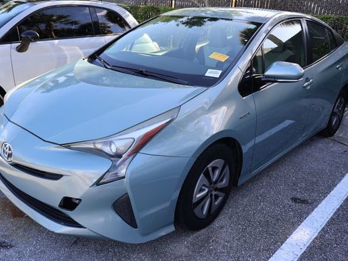 Used 2016 Toyota Prius Two FWD image 2