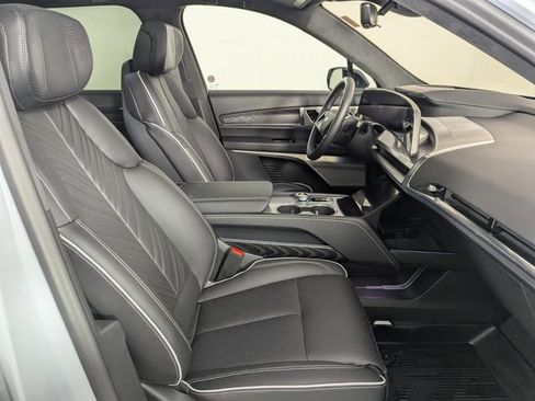Used 2026 Cadillac Vistiq Platinum w/ LPO, Floor Liner Package AWD/4WD image 27