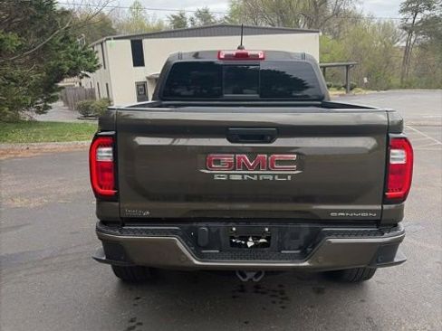 Used 2024 GMC Canyon Denali image 8