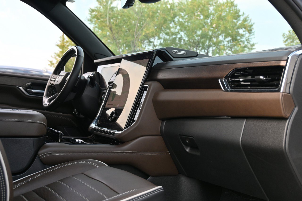 Certified 2025 GMC Yukon Denali Ultimate AWD/4WD image 26