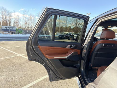 Used 2021 BMW X5 xDrive40i w/ M Sport Package image 30