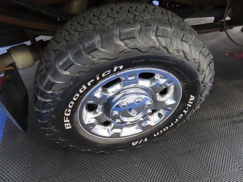 Used 2015 Ford F350 Lariat w/ Chrome Package image 11