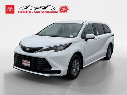 New 2026 Toyota Sienna LE