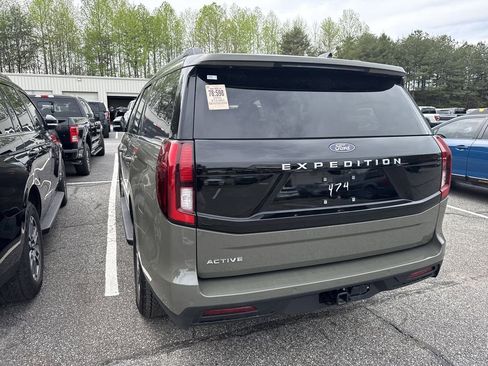 Used 2025 Ford Expedition Active image 19