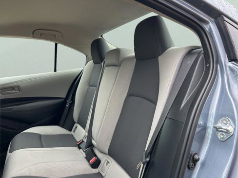 Used 2025 Toyota Corolla LE image 29
