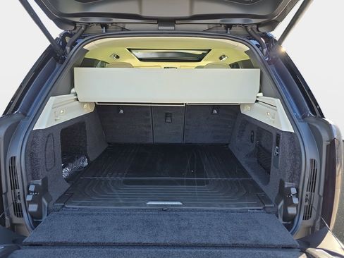 New 2026 Land Rover Range Rover SE image 12