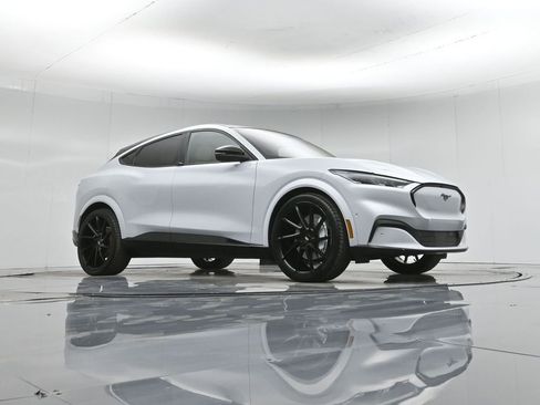 Used 2021 Ford Mustang Mach-E Premium image 3