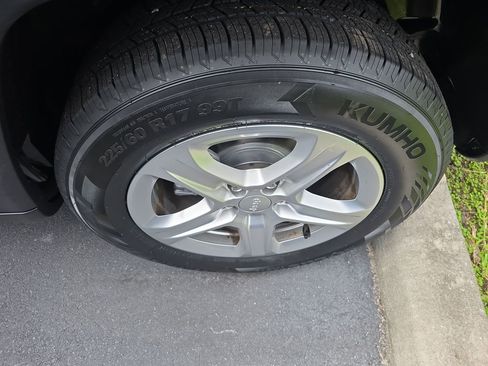 Used 2023 Jeep Compass Sport image 9