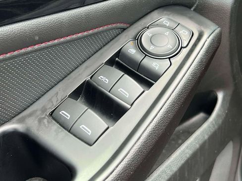 Used 2023 Chevrolet Traverse RS image 19