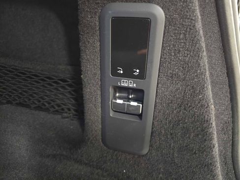 Used 2025 Land Rover Range Rover Sport SE AWD/4WD image 15