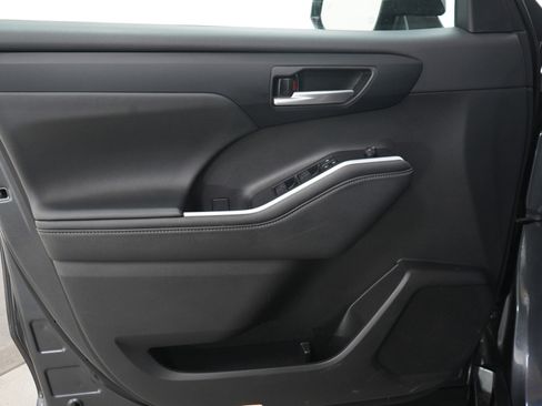 Used 2025 Toyota Highlander XSE AWD/4WD image 23