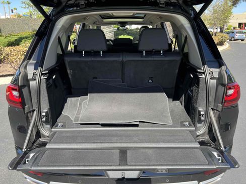 Used 2022 BMW X7 xDrive40i w/ Premium Package image 67