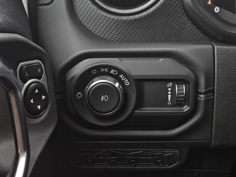 Used 2026 Jeep Wrangler Unlimited Rubicon AWD/4WD image 16