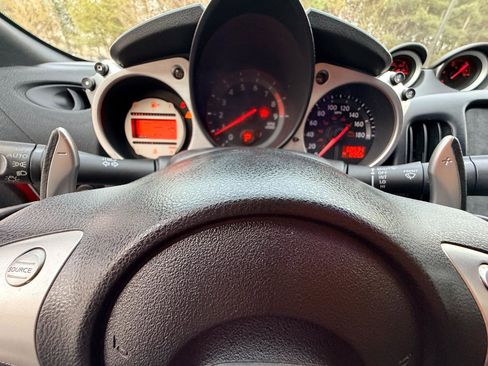 Used 2010 Nissan 370Z Touring RWD image 20
